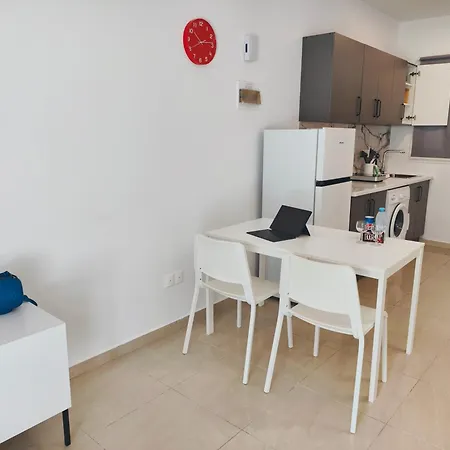 Cozy Near Harbor District 200 Mbits Xbox X Apartment *