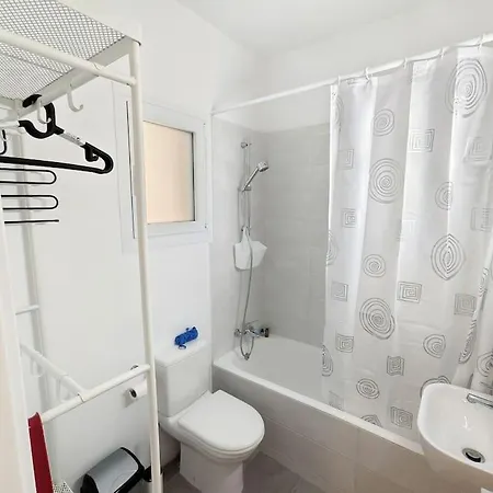 Cozy Near Harbor District 200 Mbits Xbox X Apartment