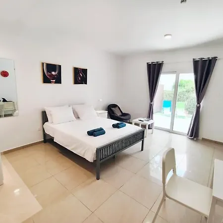 Cozy Near Harbor District 200 Mbits Xbox X *