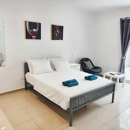Apartment Cozy Near Harbor District 200 Mbits Xbox X Paphos